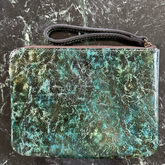 Patricia Nash Cassini Tooled Embossed Leather Wristlet - Picture 3 of 9